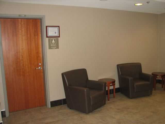 dane county regional airport madison wisconsin nursing mothers room pic2