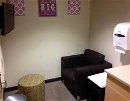 hy vee westgate mall madison wisconsin nursing mothers room pic2